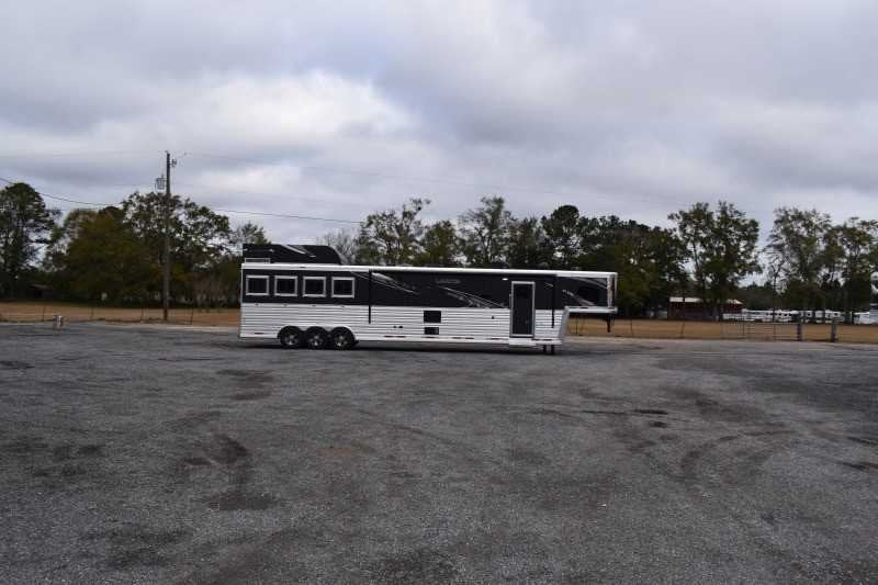 2021 Lakota Bighorn 8418GLQUG 4 Horse Trailer with 18′ Short Wall image 0