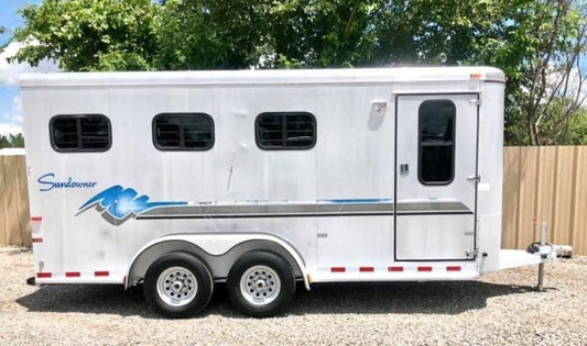 1998 Sundowner 3 Horse Slant image 0