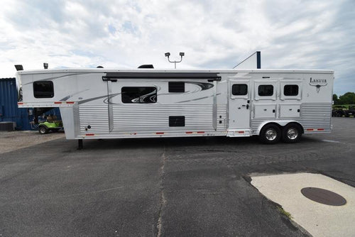 2018 Lakota Bighorn 3 Horse Living Quarters image 0