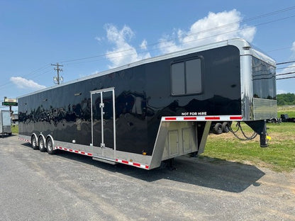 2021 Continental 8.5 x 44 Enclosed Gooseneck Trailer image 0