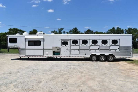 2005 Sundowner Sunlite 6LQ Horse Trailer with 11′ Short Wall 725 Grand Sierra 8612GLQ MidTack image 0