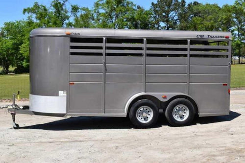 2017 CM 3HSLBP 3 Horse Trailer image 0