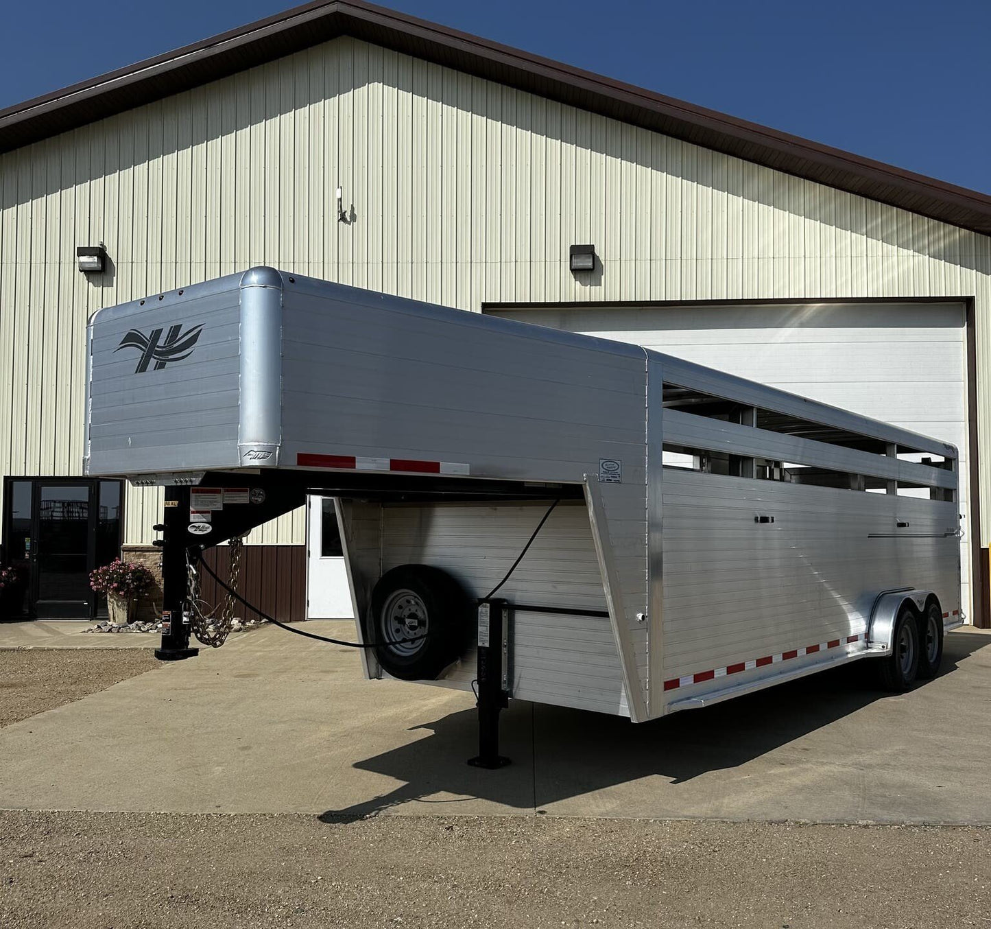 New 2024 Hillsboro 24′ Livestock Trailer – Three Compartments image 0