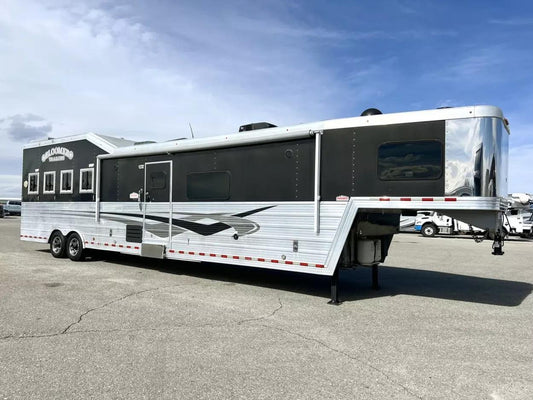 Used 2013 Bloomer 4 Horse 16′ LQ, 7’Slide, Air Ride, Pod, Mister/Water Sys Air ride, HWH Slide, Integrated Pod image 0