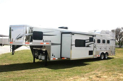 2019 Lakota Charger 4 Horse LQ with 15′ Short Wall image 0