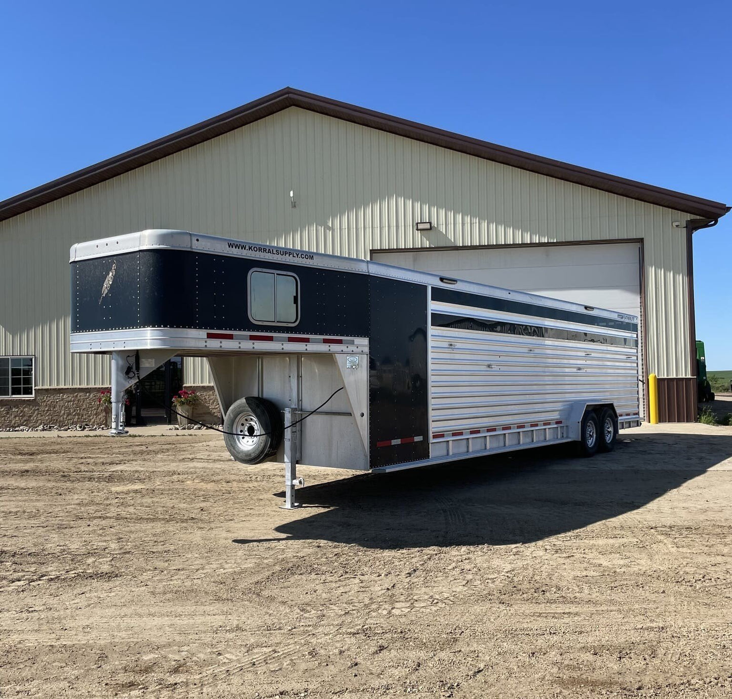 2013 Featherlite 30FT Stock Combo – 3 Compartments image 0