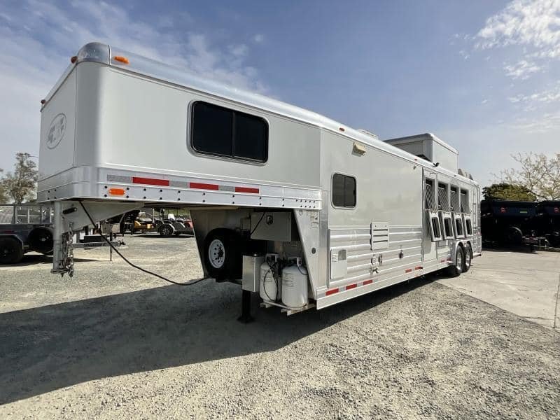 2008 4-Star Trailer 4 horse 12ft Outlaw LQ image 0
