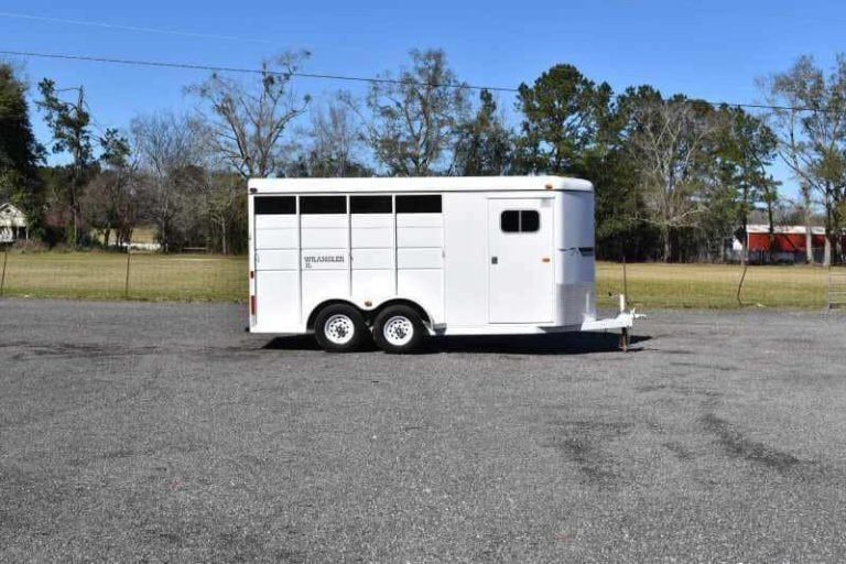 2002 Logan Coach 3HBP 3 Horse Trailer image 0