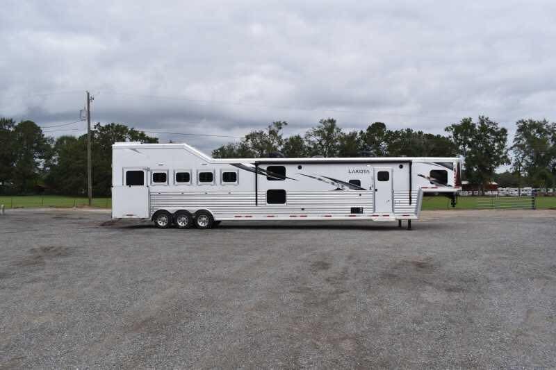 2021 Lakota BigHorn 8519TBB 5 Horse Trailer with 19′ Short Wall image 0