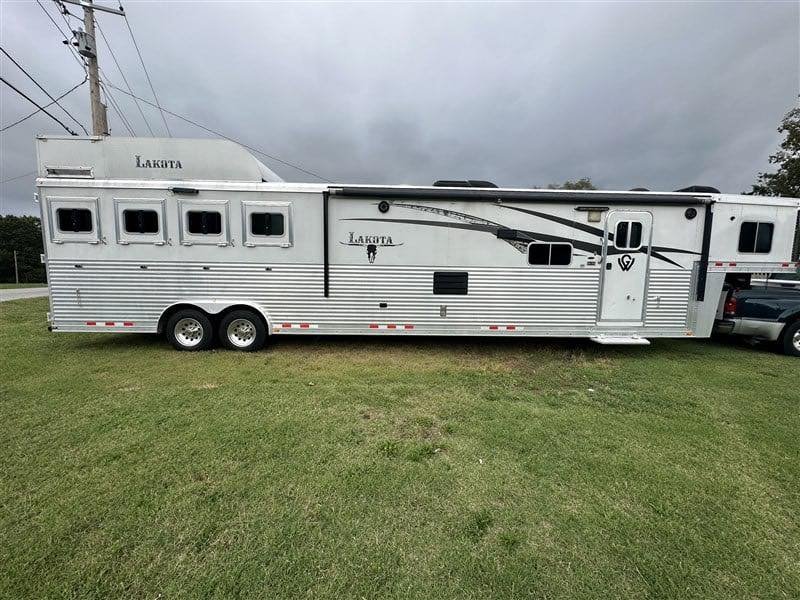 2014 Lakota Bighorn 8416, Generator, Couch, Dinette 17’ Shortwall, 4 Horse Trailer, 12′ Slide. image 0