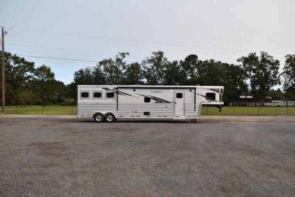 2021-lakota-bighorn-8316srglq-3-horse-trailer-with-16-short-wall.jpg 2021 Lakota BIGHORN 8316SRGLQ 3 Horse Trailer with 16′ Short Wall